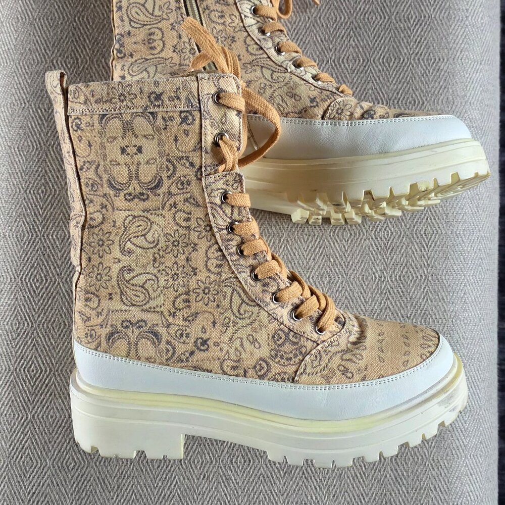 Free People Feels Good To Be Lost Paisley Lug Sole Boots EU 38 US 7.5 /8 Boho - Picture 2 of 8
